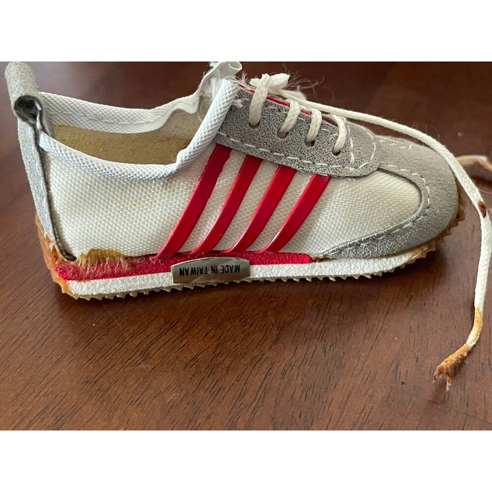 Vintage miniature, Adidas, red and white tennis shoe collector. - Picture 5 of 11